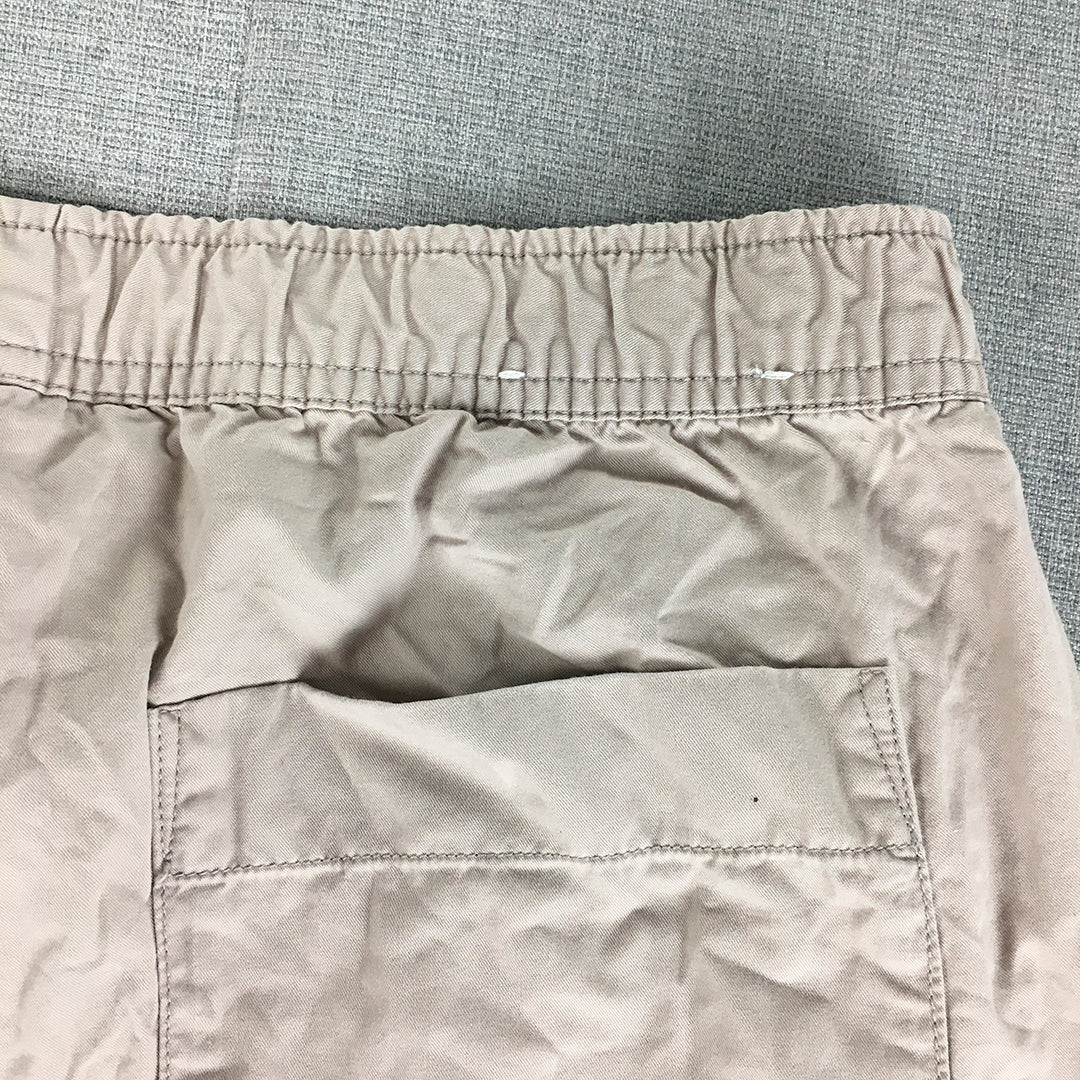 Uniqlo Mens Shorts Size L Grey Pockets Elastic Waist Casual Walking