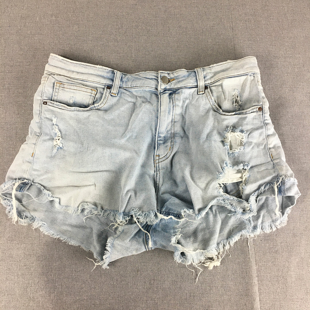 H&M Womens Denim Shorts Size 12 Light Wash Blue Ripped Raw Hem Pockets