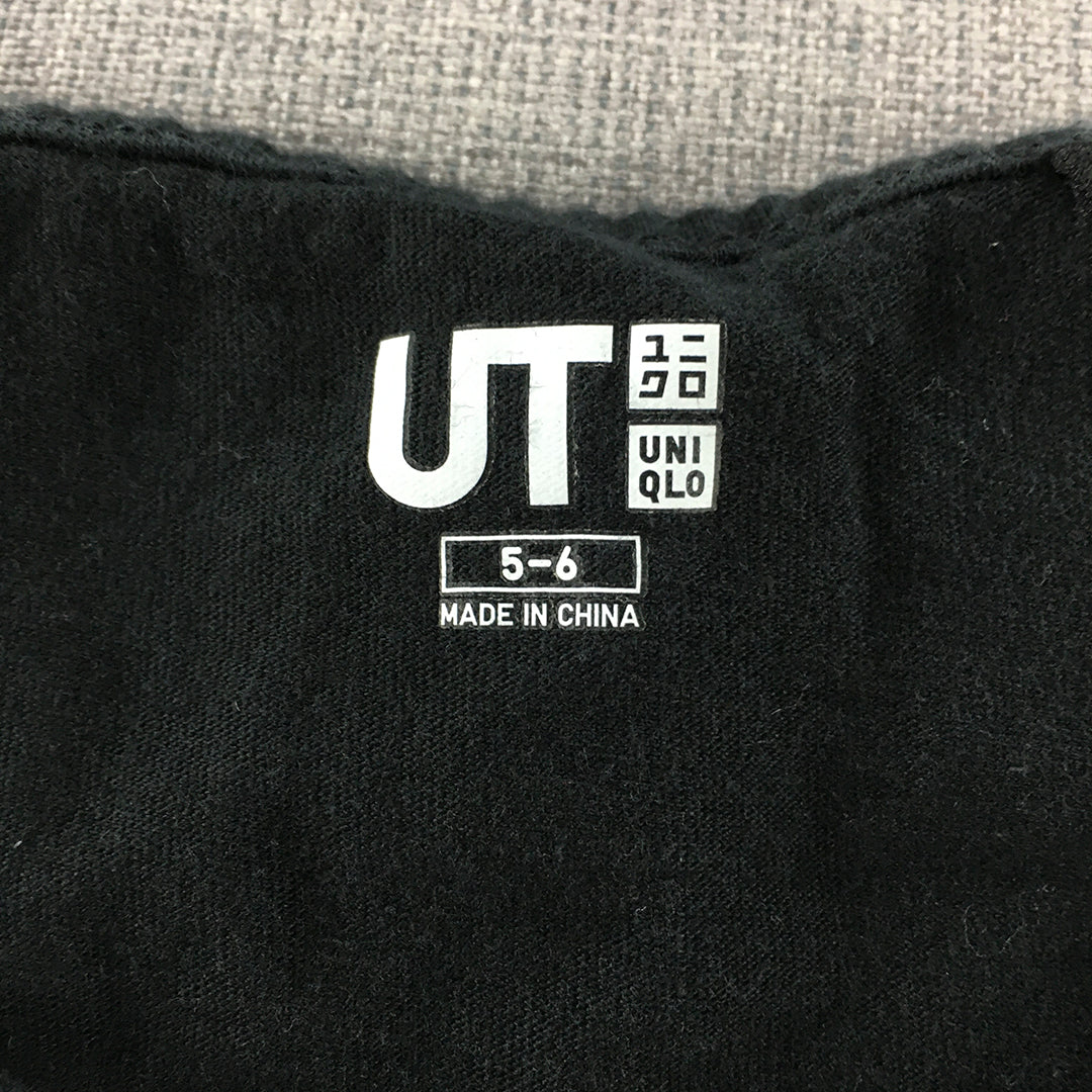 Uniqlo UT Kids Girls Top Size 5 - 6 Years black Strawberries Short Sleeve