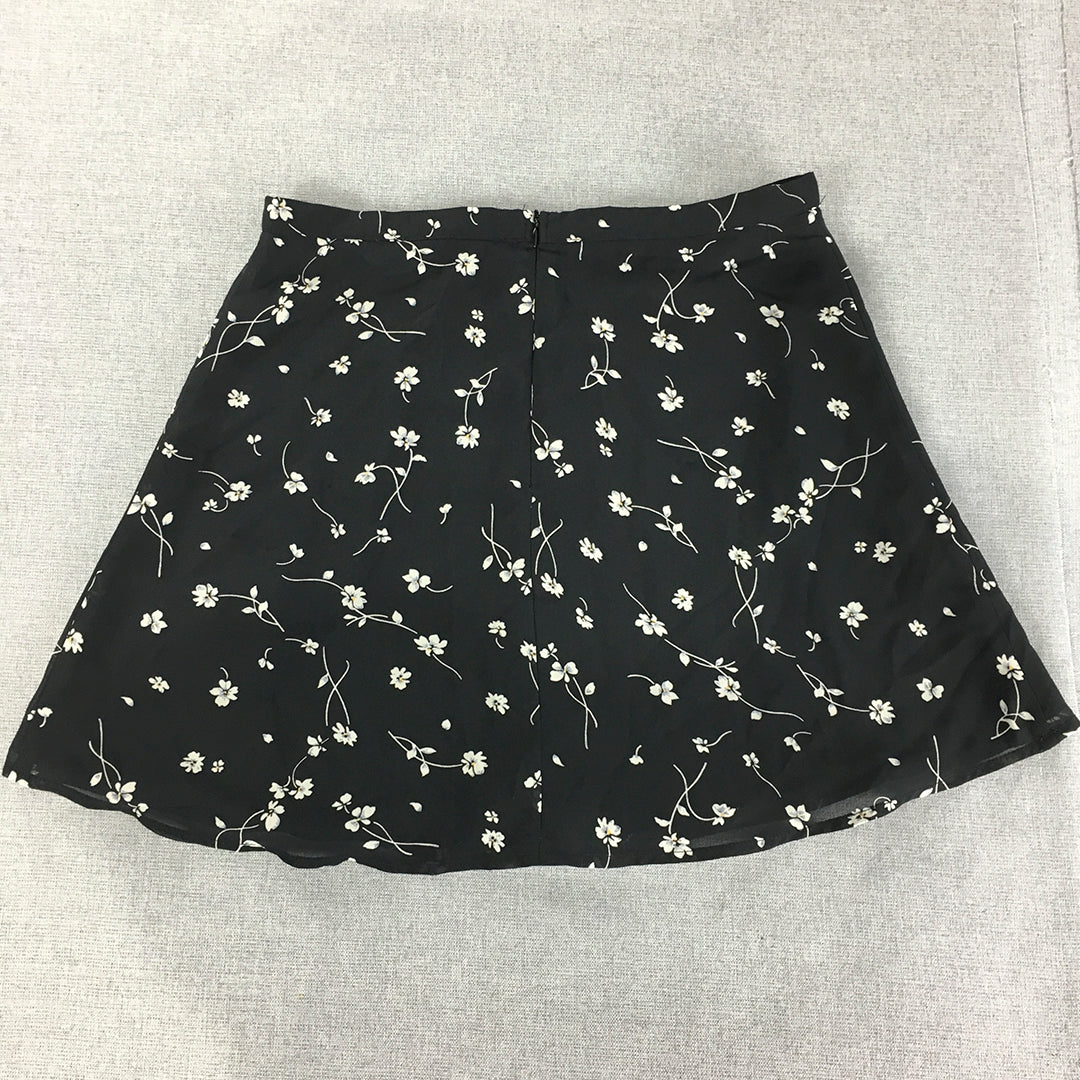 Sample Womens Mini Skirt Size 8 Black Foral