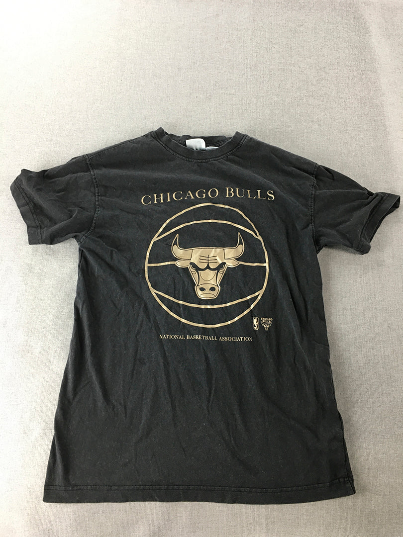 Chicago Bulls Mens T-Shirt Size XS Black NBA Basketball Logo Short Sleeve Tee