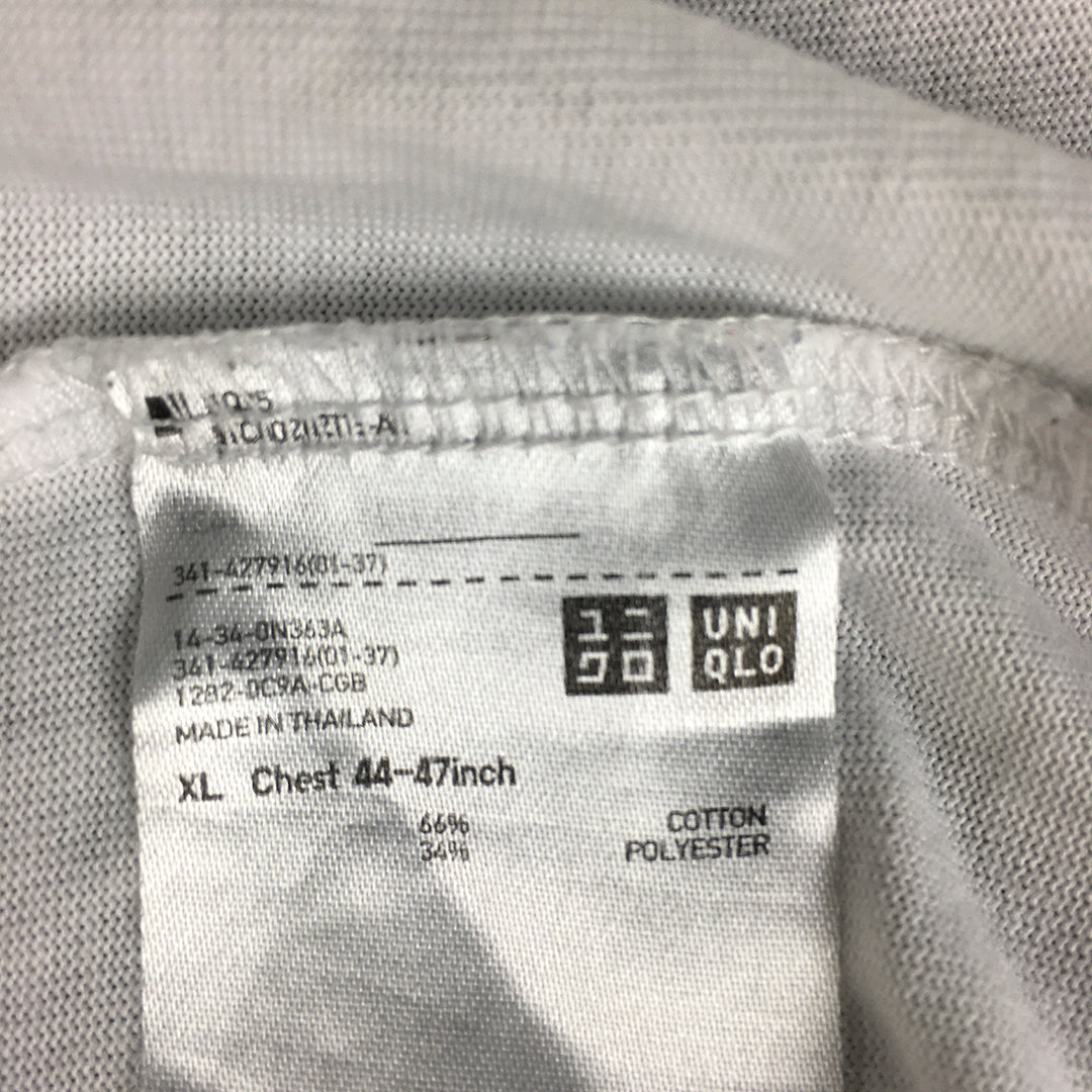 Uniqlo Mens T-Shirt Size XL White V-Neck Neck Short Sleeve Tee