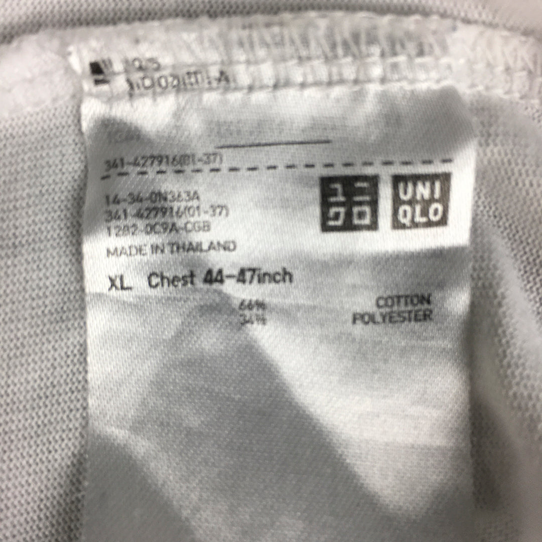 Uniqlo Mens T-Shirt Size XL White V-Neck Neck Short Sleeve Tee